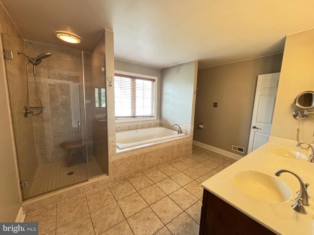1 ROBERT COURT Chadds Ford, PA 19317