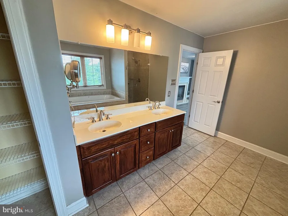 1 ROBERT COURT Chadds Ford, PA 19317