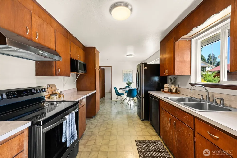10810 105th Street SW Tacoma, WA 98498