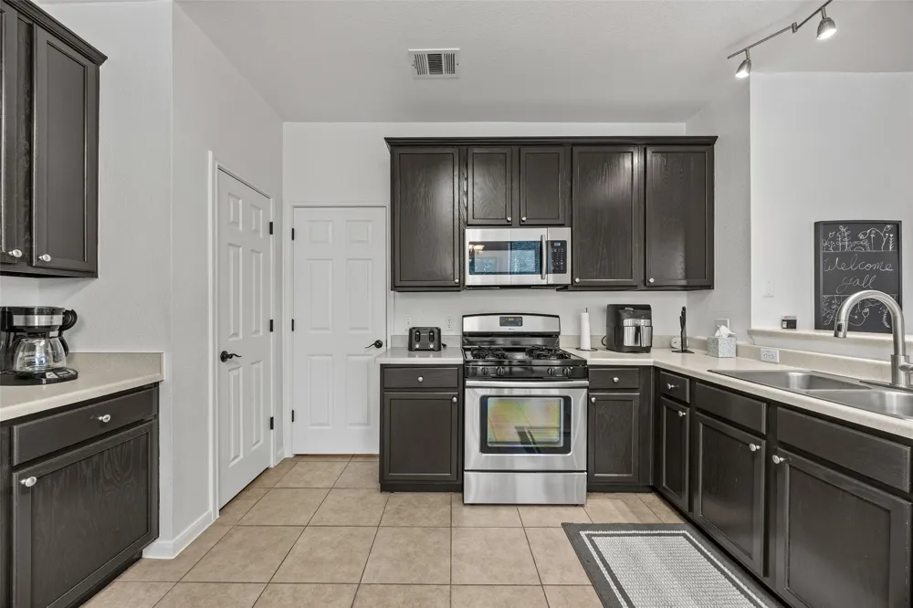 145 Paddington Drive Kyle, TX 78640