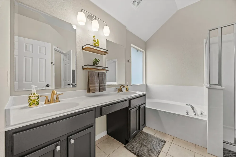 145 Paddington Drive Kyle, TX 78640