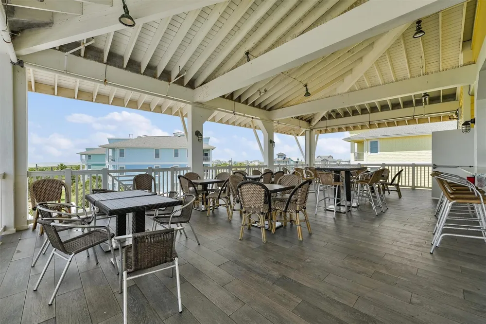4111 Pointe West Drive #202 Galveston, TX 77554