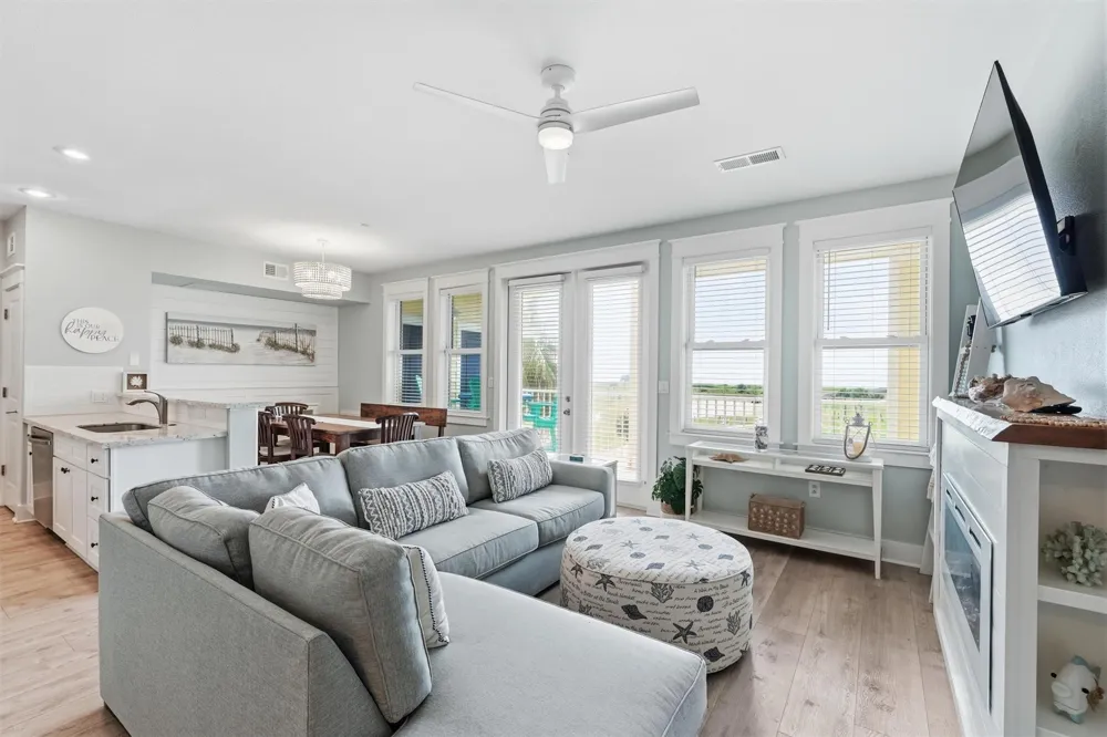 4111 Pointe West Drive #202 Galveston, TX 77554