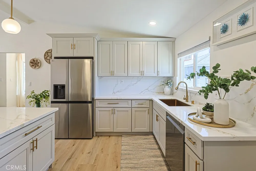 15723 Bonsallo Gardena, CA 90247