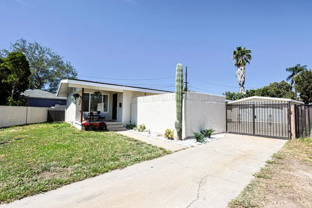 15723 Bonsallo Gardena, CA 90247