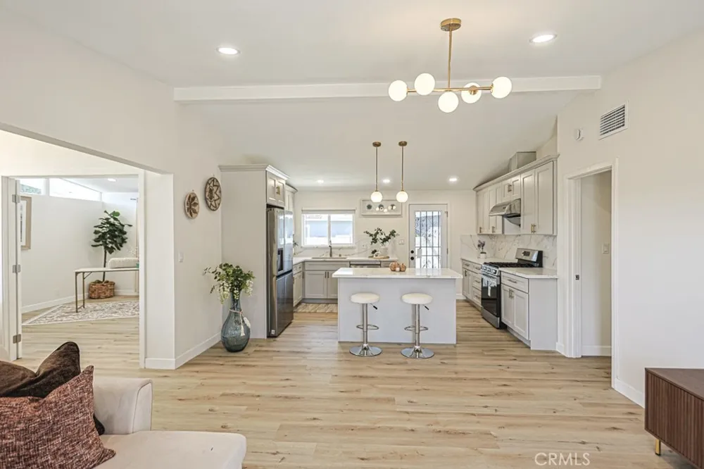 15723 Bonsallo Gardena, CA 90247