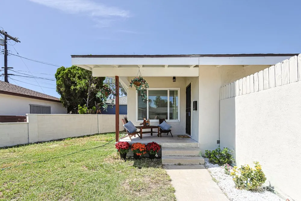 15723 Bonsallo Gardena, CA 90247