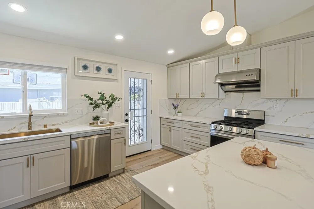 15723 Bonsallo Gardena, CA 90247