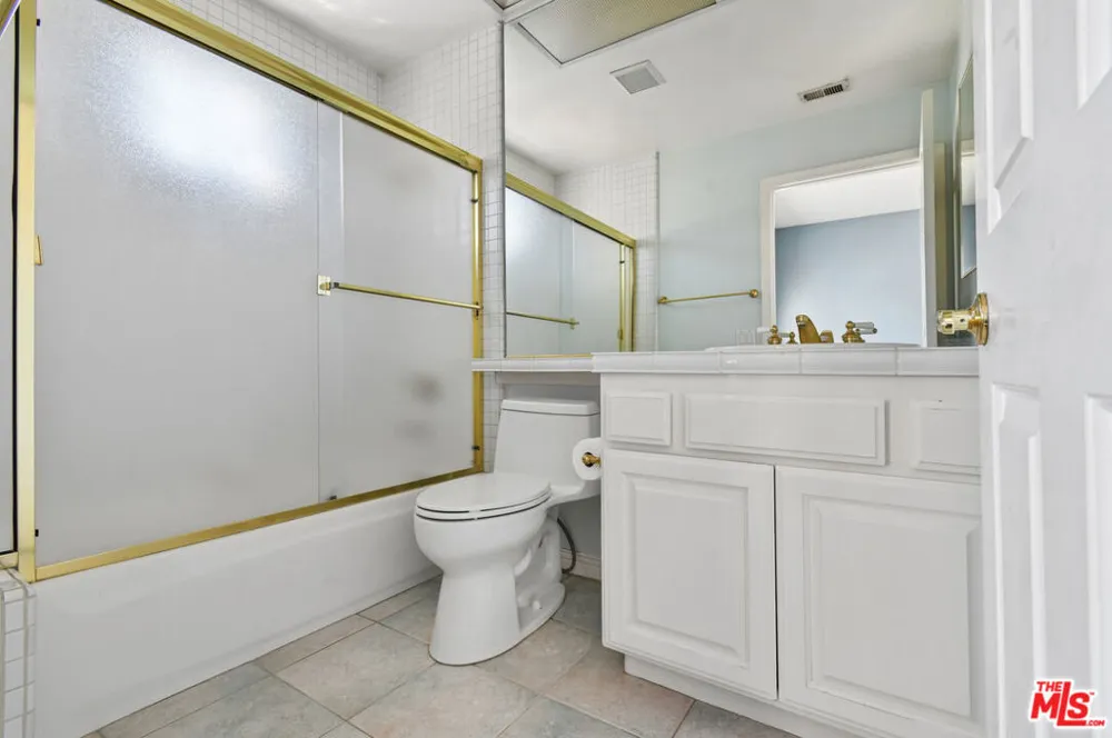 4942 Densmore Avenue Los Angeles, CA 91436