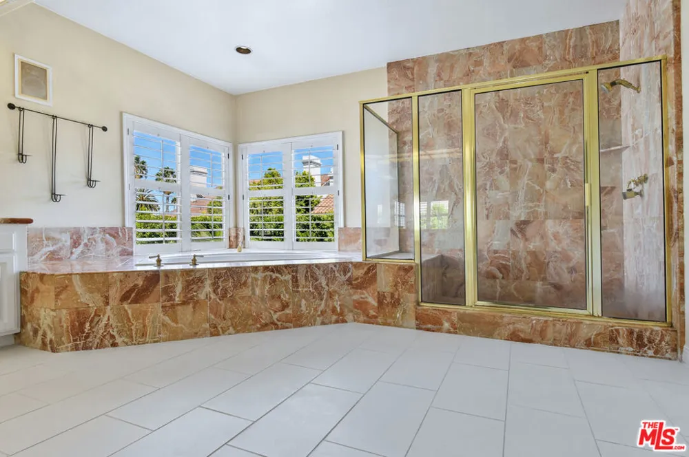 4942 Densmore Avenue Los Angeles, CA 91436