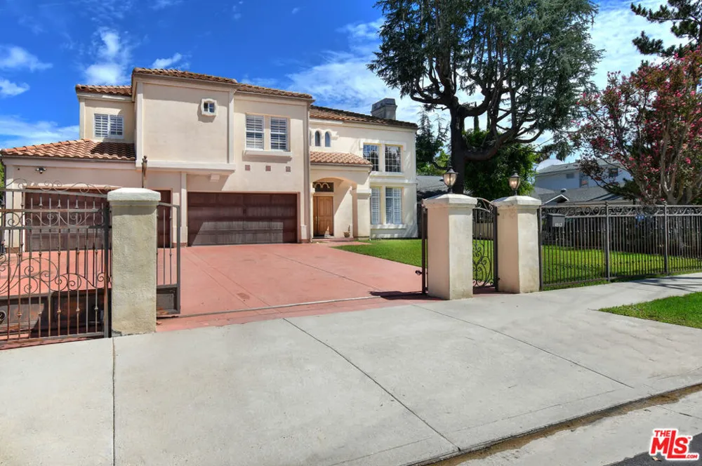 4942 Densmore Avenue Los Angeles, CA 91436