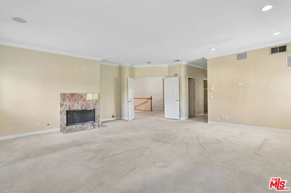 4942 Densmore Avenue Los Angeles, CA 91436