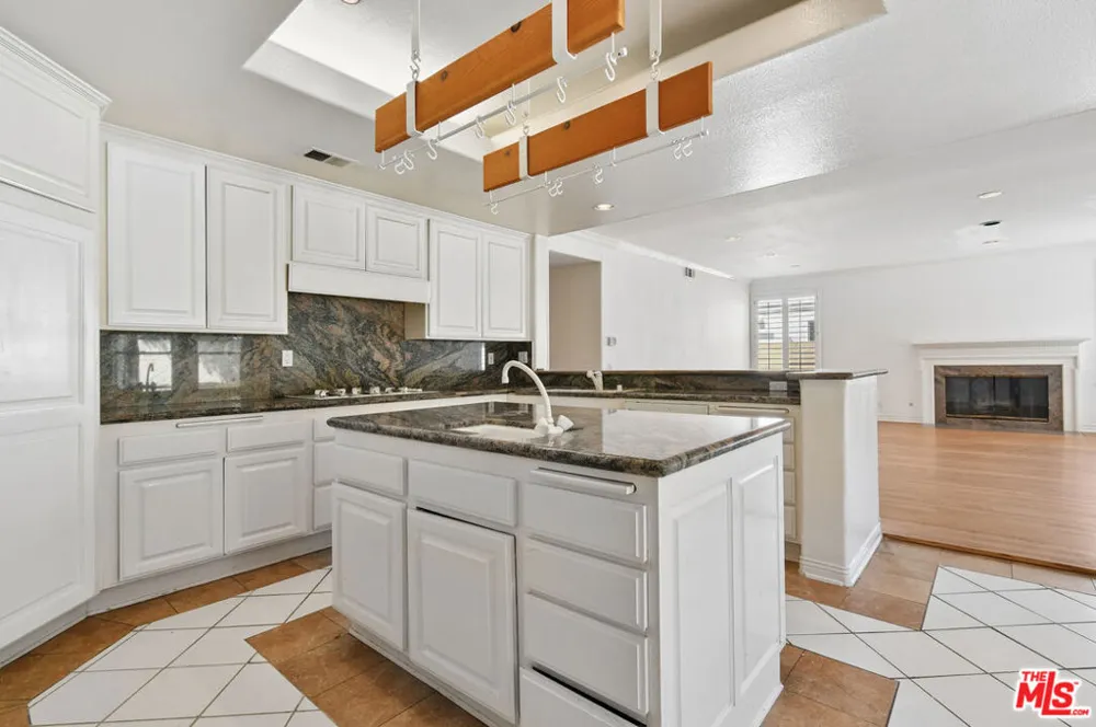 4942 Densmore Avenue Los Angeles, CA 91436