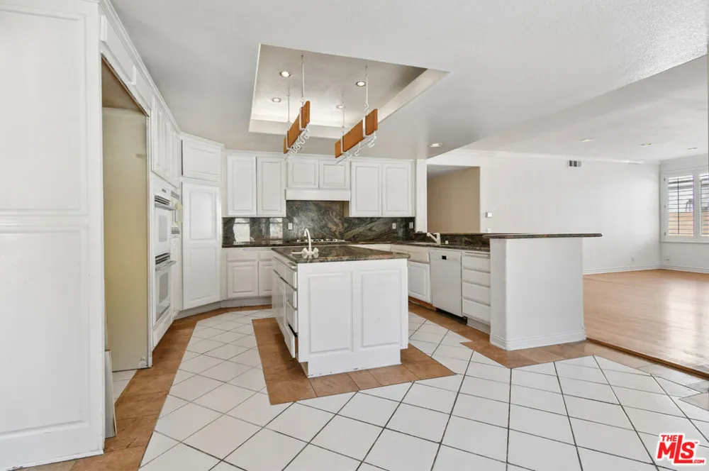 4942 Densmore Avenue Los Angeles, CA 91436