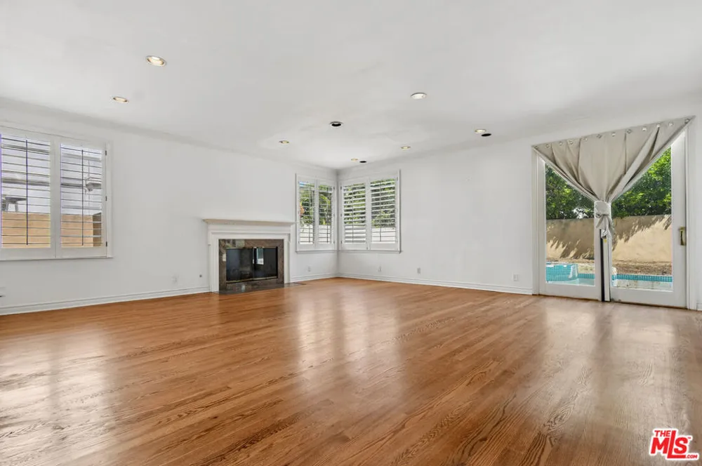 4942 Densmore Avenue Los Angeles, CA 91436