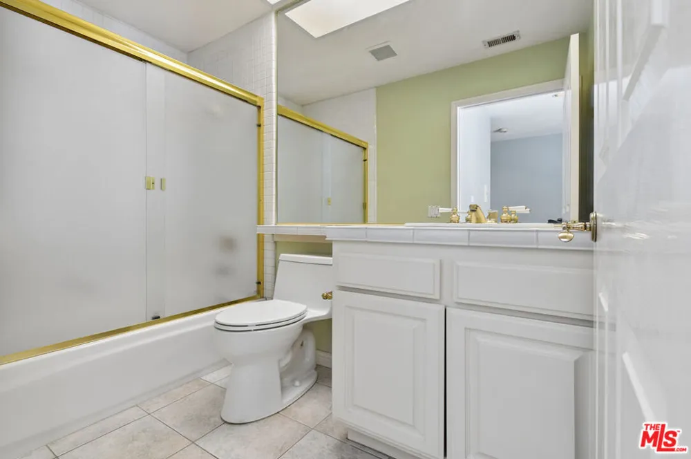 4942 Densmore Avenue Los Angeles, CA 91436