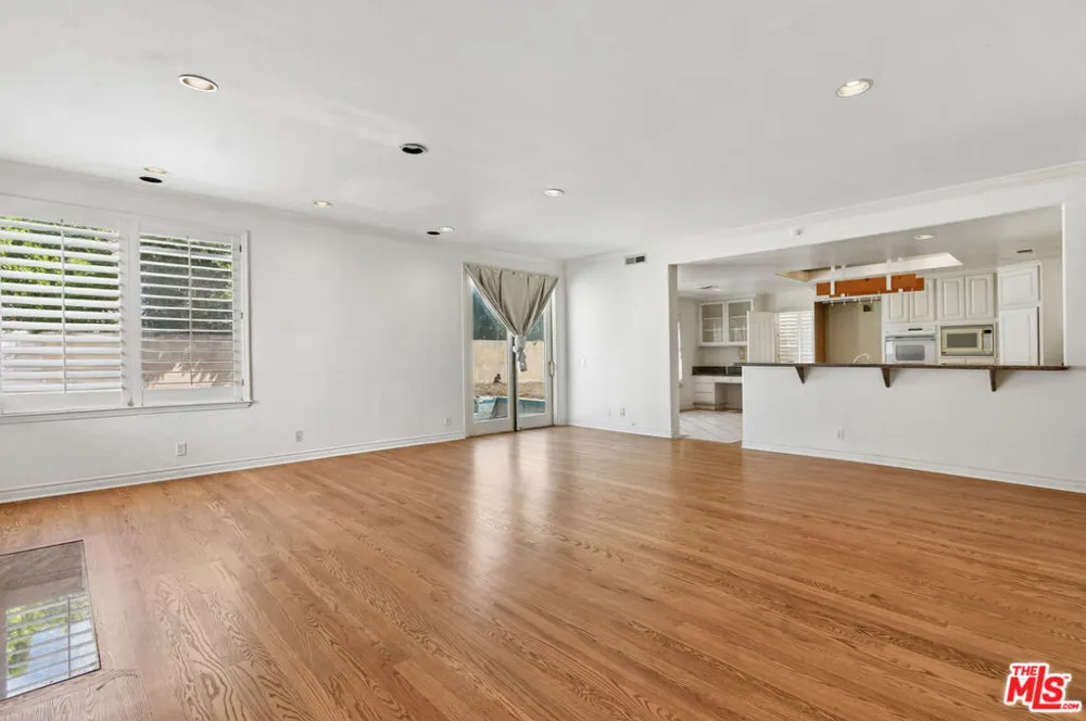 4942 Densmore Avenue Los Angeles, CA 91436