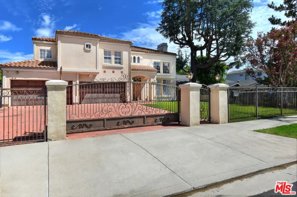 4942 Densmore Avenue Los Angeles, CA 91436