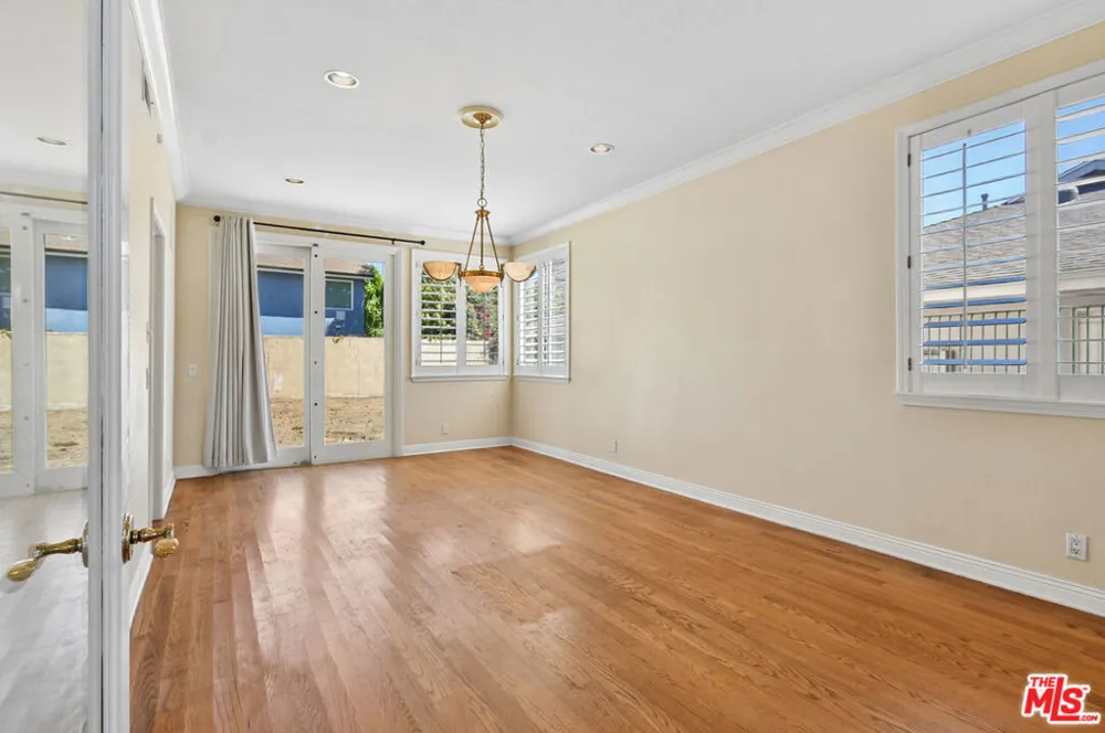4942 Densmore Avenue Los Angeles, CA 91436