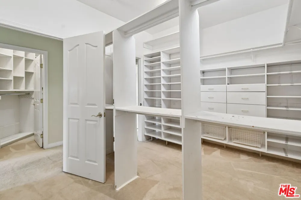 4942 Densmore Avenue Los Angeles, CA 91436