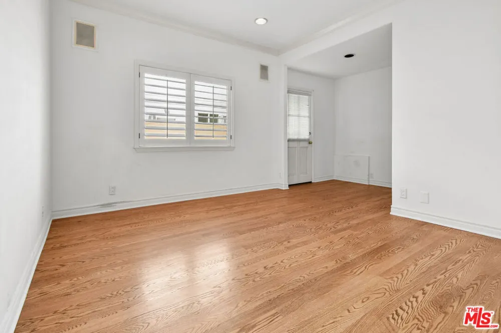 4942 Densmore Avenue Los Angeles, CA 91436