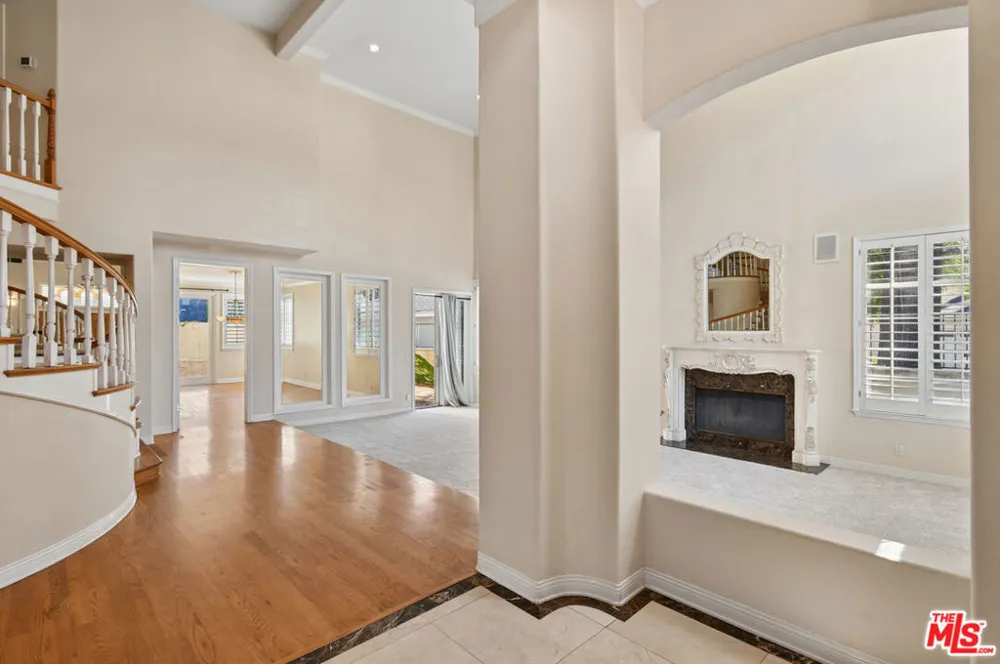 4942 Densmore Avenue Los Angeles, CA 91436