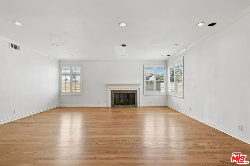 4942 Densmore Avenue Los Angeles, CA 91436