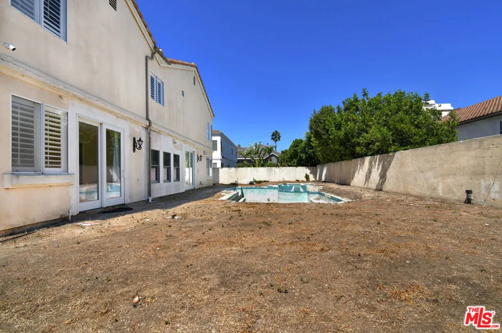 4942 Densmore Avenue Los Angeles, CA 91436