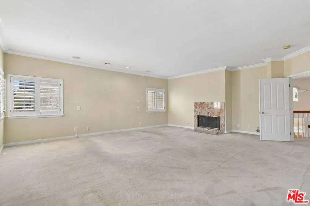4942 Densmore Avenue Los Angeles, CA 91436