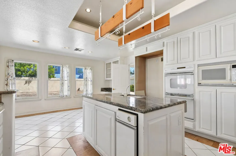 4942 Densmore Avenue Los Angeles, CA 91436