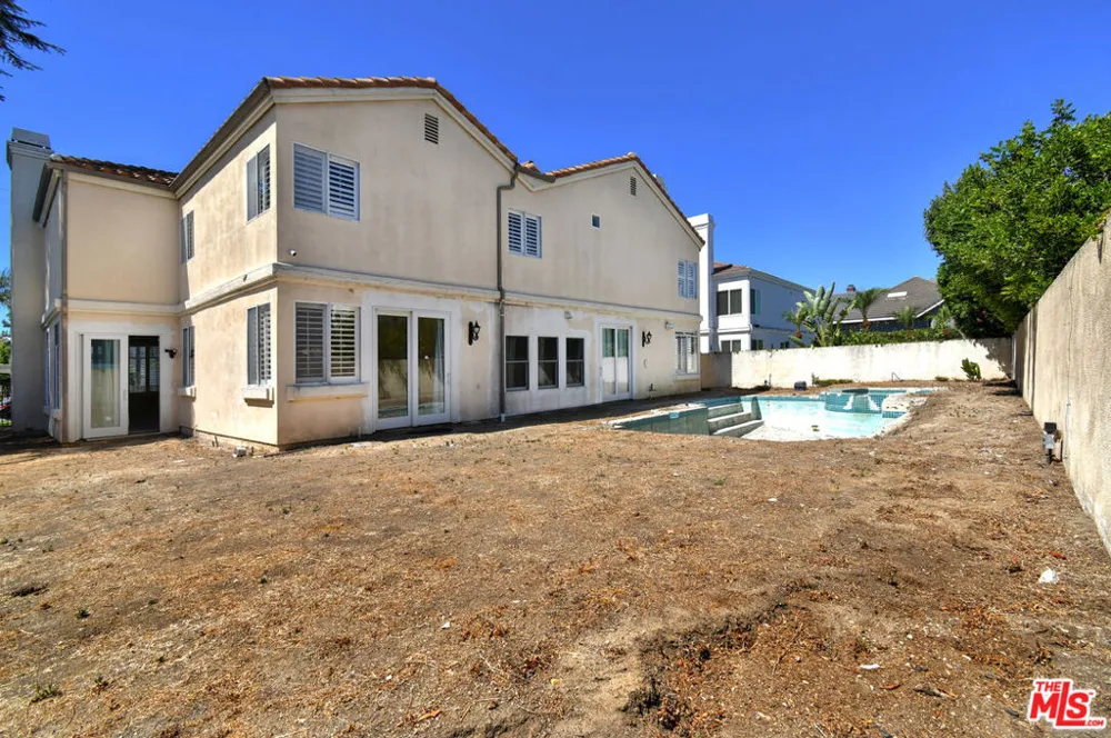 4942 Densmore Avenue Los Angeles, CA 91436