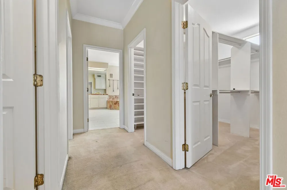 4942 Densmore Avenue Los Angeles, CA 91436