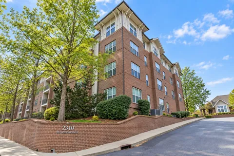 2310 Elliott Ave #103