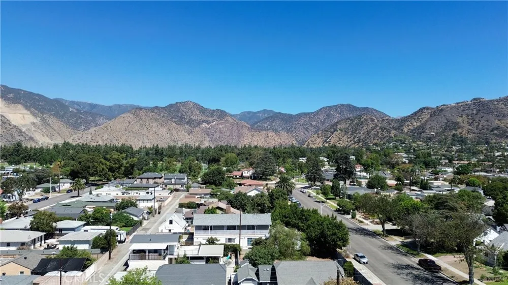 939 Orange Azusa, CA 91702