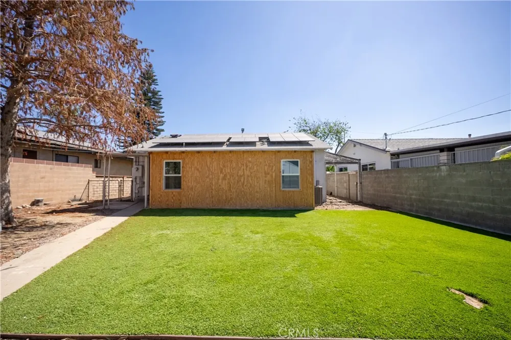 939 Orange Azusa, CA 91702