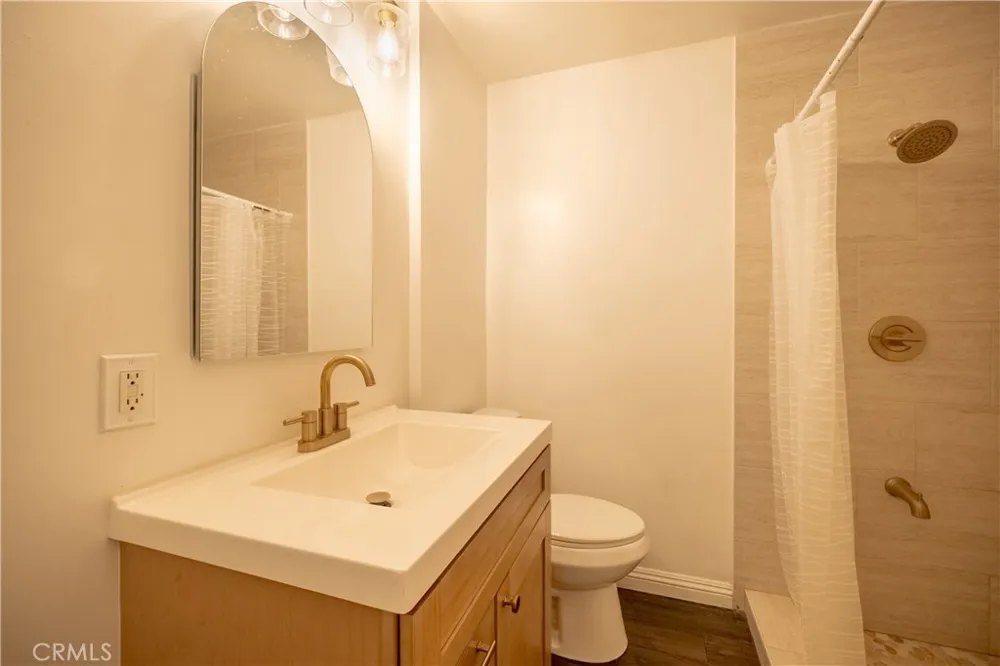 939 Orange Azusa, CA 91702