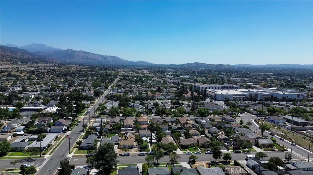 939 Orange Azusa, CA 91702