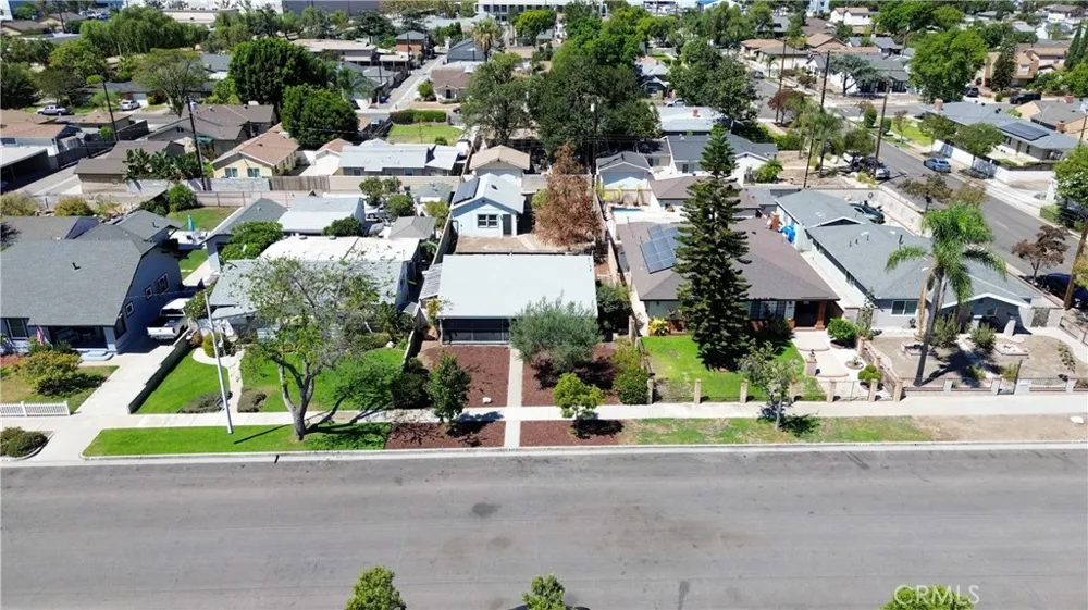 939 Orange Azusa, CA 91702