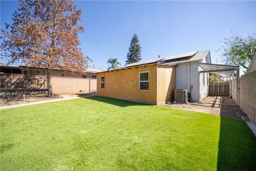 939 Orange Azusa, CA 91702