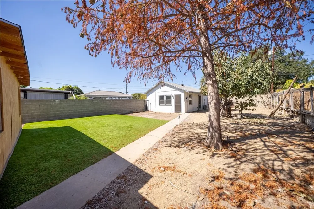 939 Orange Azusa, CA 91702