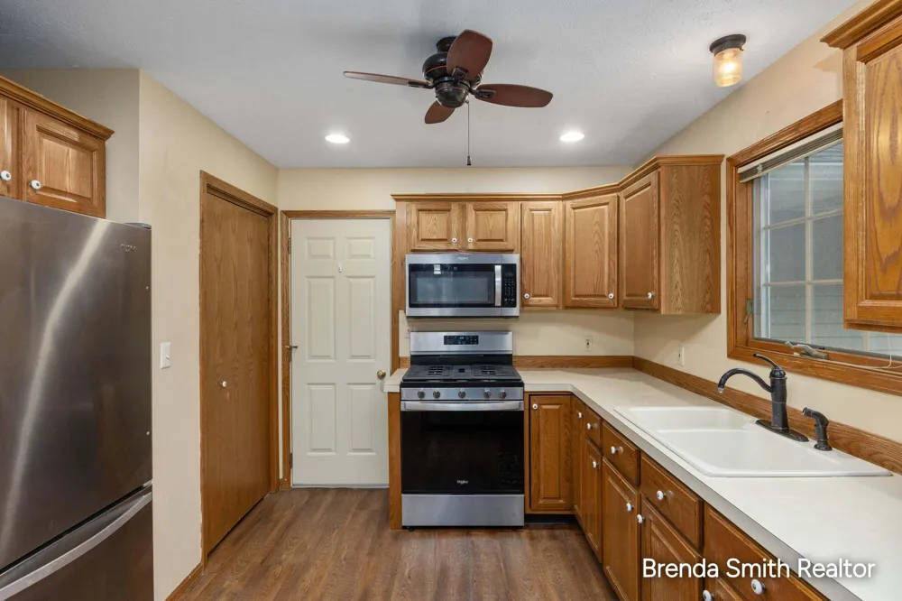2917 Parkside Drive Jenison, MI 49428