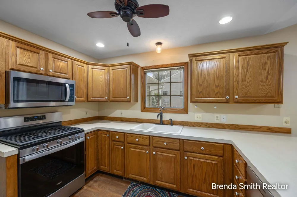 2917 Parkside Drive Jenison, MI 49428