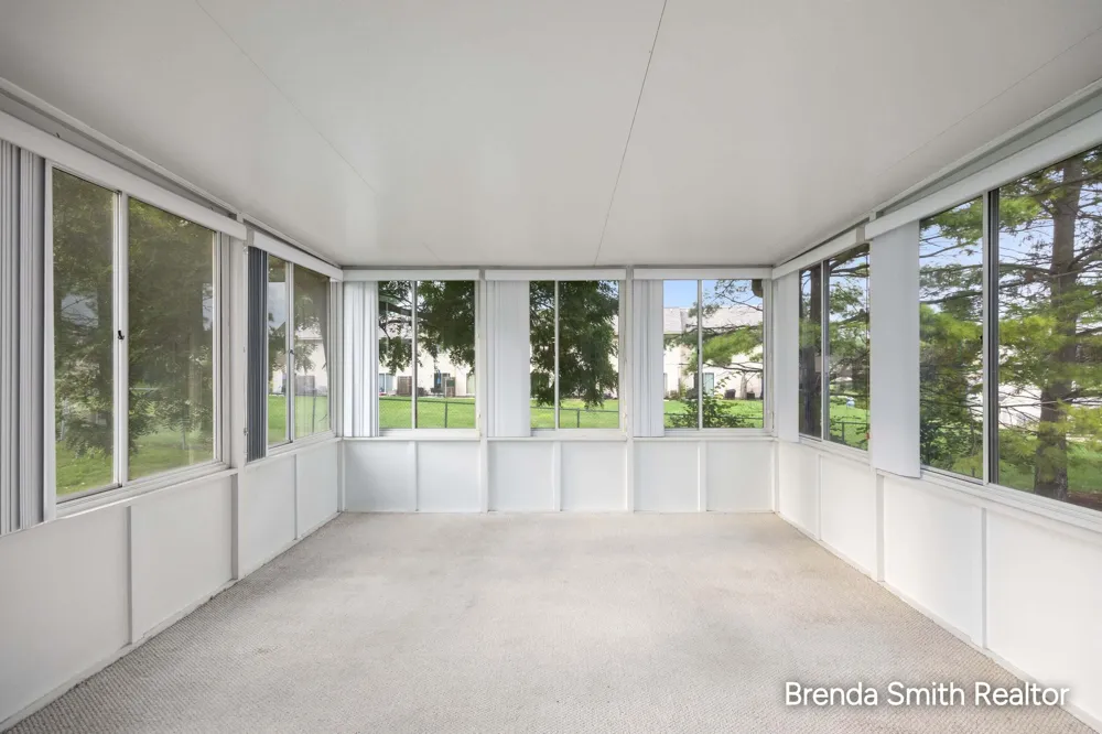 2917 Parkside Drive Jenison, MI 49428