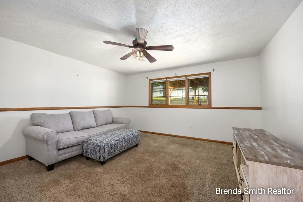2917 Parkside Drive Jenison, MI 49428