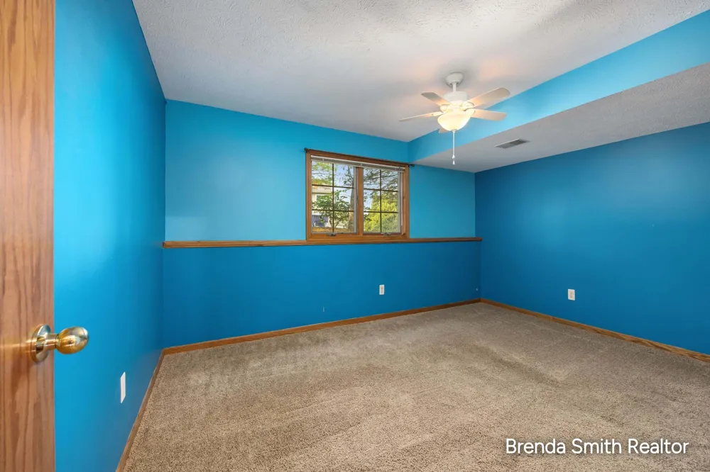 2917 Parkside Drive Jenison, MI 49428