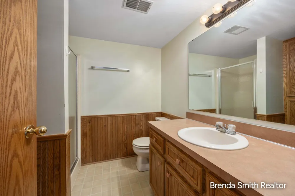 2917 Parkside Drive Jenison, MI 49428
