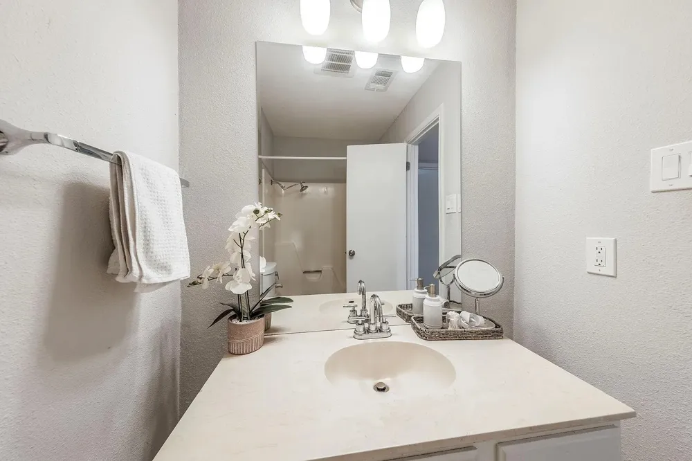 4807 Yucca Hill Drive Austin, TX 78744