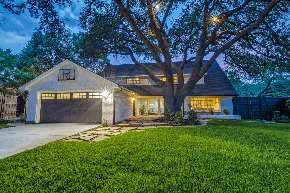 7142 Lakehurst Avenue Dallas, TX 75230