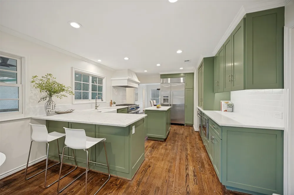 7142 Lakehurst Avenue Dallas, TX 75230