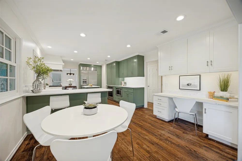 7142 Lakehurst Avenue Dallas, TX 75230